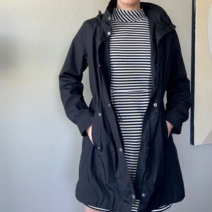 Lands’ End Black Long Hooded Raincoat Windbreaker  Sz L Packable
